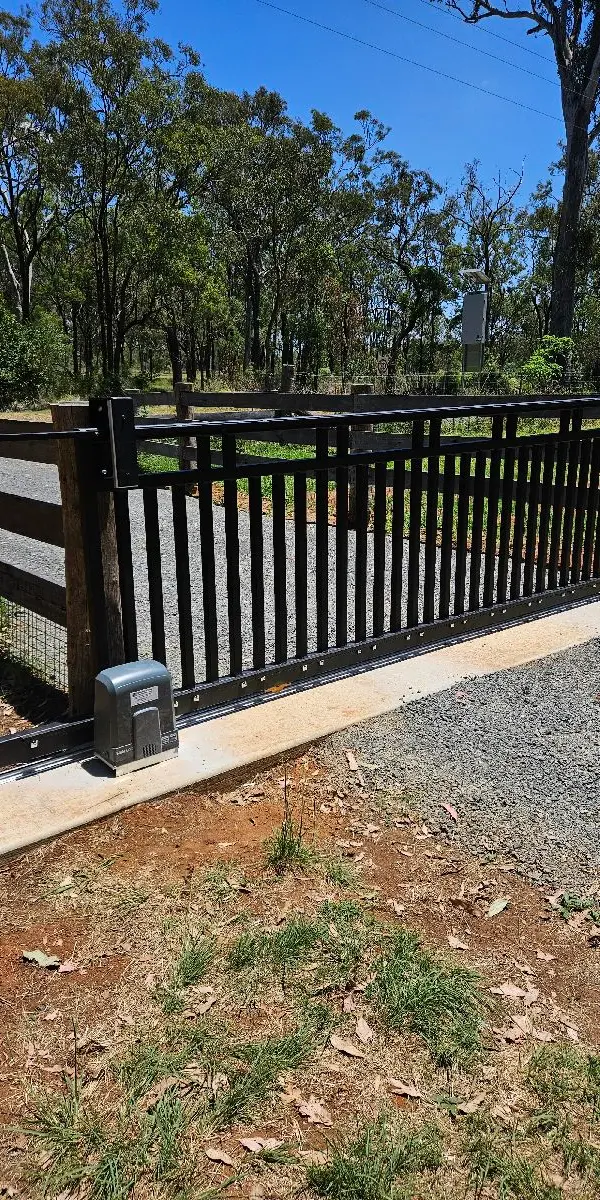 after Black Powder-coated Aluminium Sliding Gate – Slide Gate + Motor, Kleinton