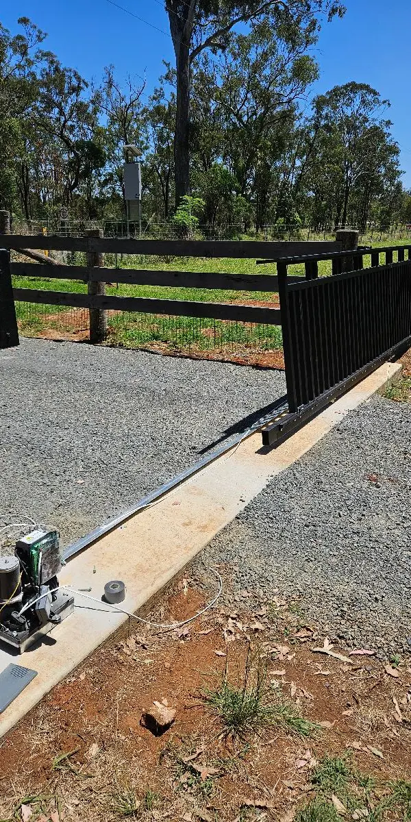 after Black Powder-coated Aluminium Sliding Gate – Slide Gate + Motor, Kleinton