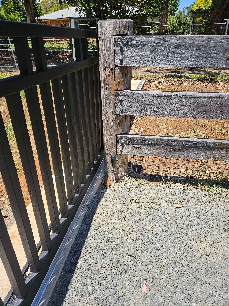 after Black Powder-coated Aluminium Sliding Gate – Slide Gate + Motor, Kleinton