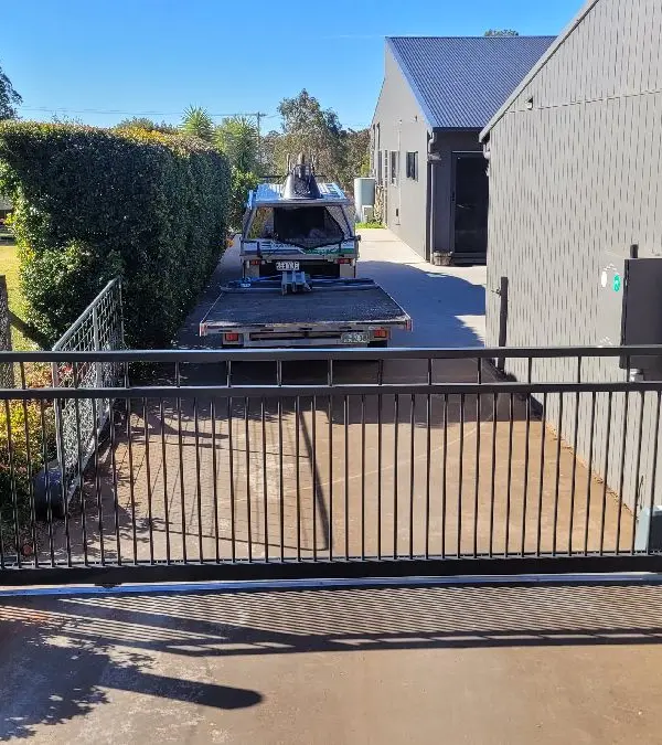 after Black Pipe-Galvanised Sliding Gate – Gate + Motor, Kleinton