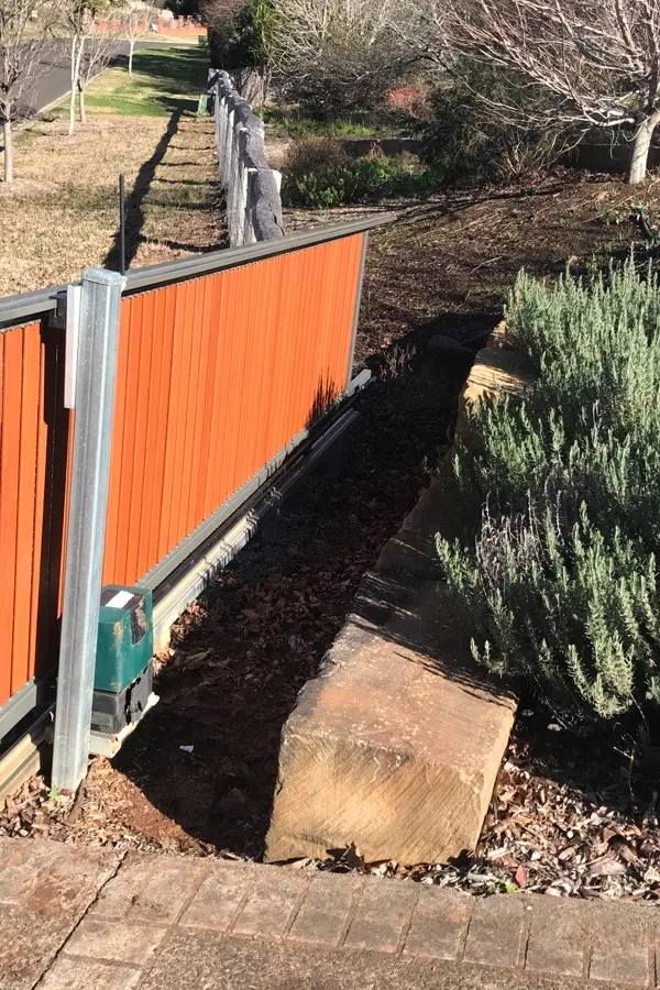 detail Wood-look Powder-coated Aluminium Sliding Gate – Repairs to Gate (Single Sliding Aluminium Vertical Slat + Centsys Motor LV PSU swap), Blue Mountain Heights