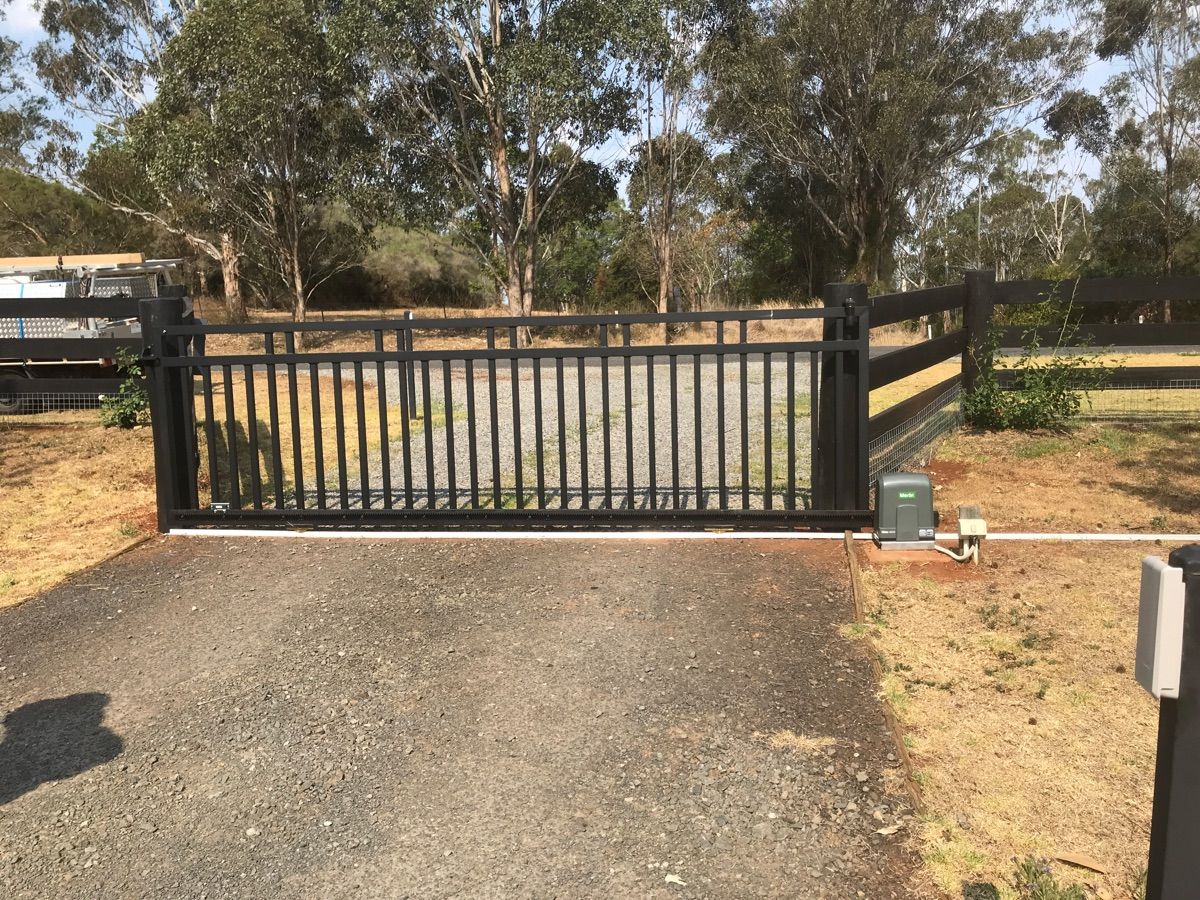 after Black Powder-coated Aluminium Sliding Gate – 2x Receiver, Kleinton