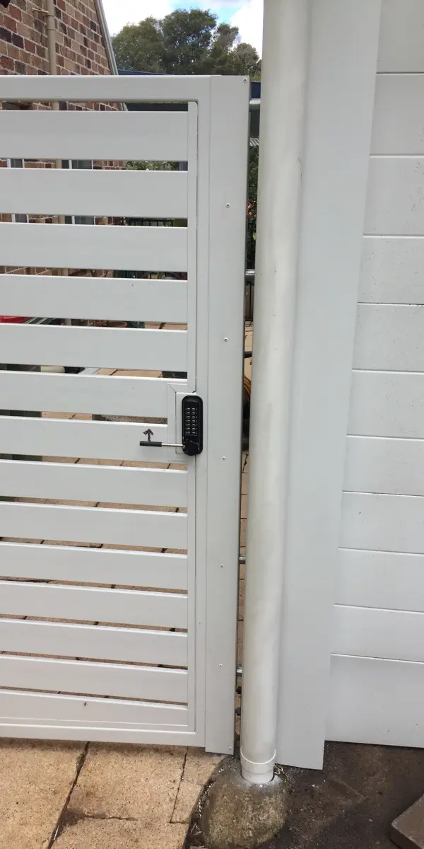 detail Surfmist Powder-coated Aluminium Swing Gate – Gate, Blue Mountain Heights