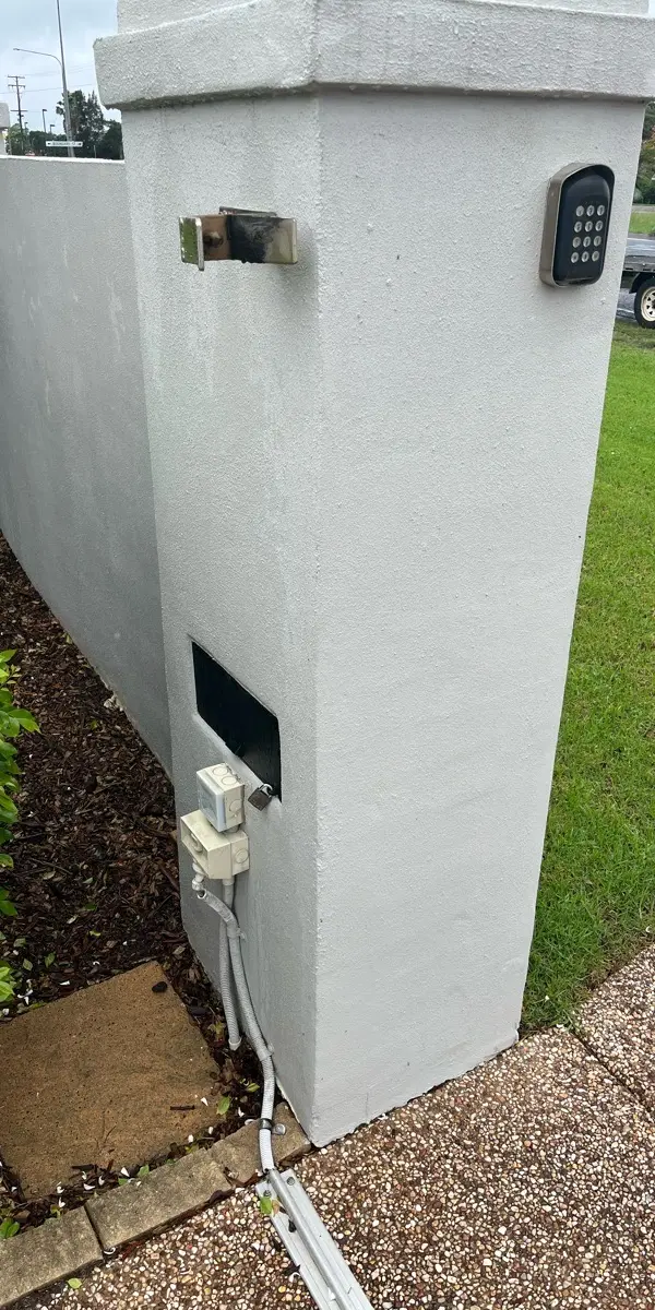 detail White N/A Sliding Gate – Gate + Motor, Cotswold Hills