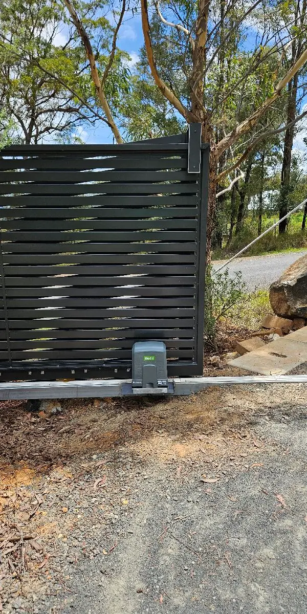 detail Monument Colorbond Steel Sliding Gate – Slide Gate + Motor (Monument 1800x5000 Horizontal Slat + Infill Panels + LV Motor + Steel Return), Cabarlah