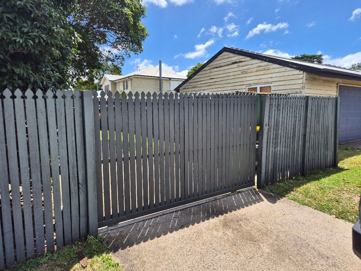 before Woodland Grey Timber Sliding Gate – Timber Gate Repair, East Toowoomba