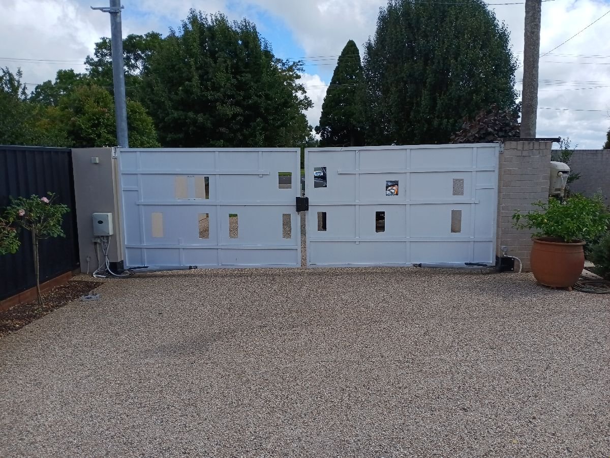 before White Aluminium Sliding Gate – Gate Fabrication, Rangeville