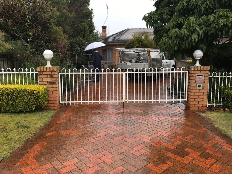 before White Pipe-Galvanised Sliding Gate – Swing Slide Gate Motor, Middle Ridge