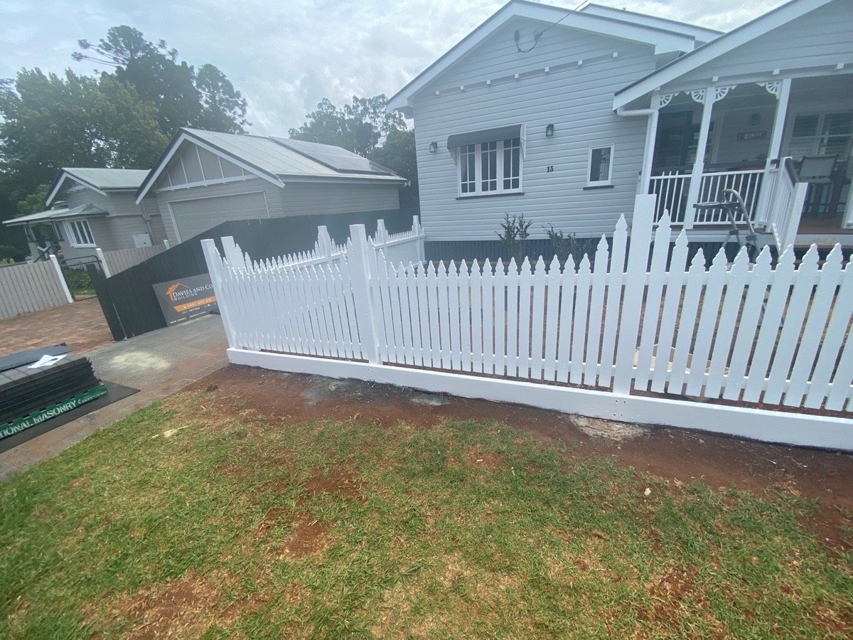 before White Colorbond + Galvanised Frame Motor – Steel Frame + Motor (builder palings), East Toowoomba