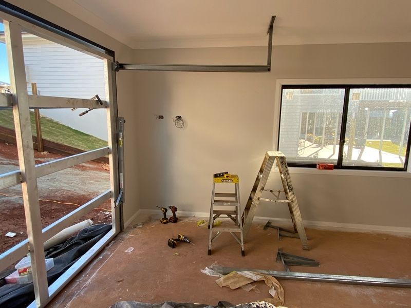 in progress N/A Powder-coated Steel Tilt Door – Tilt Door + Motor, Kleinton