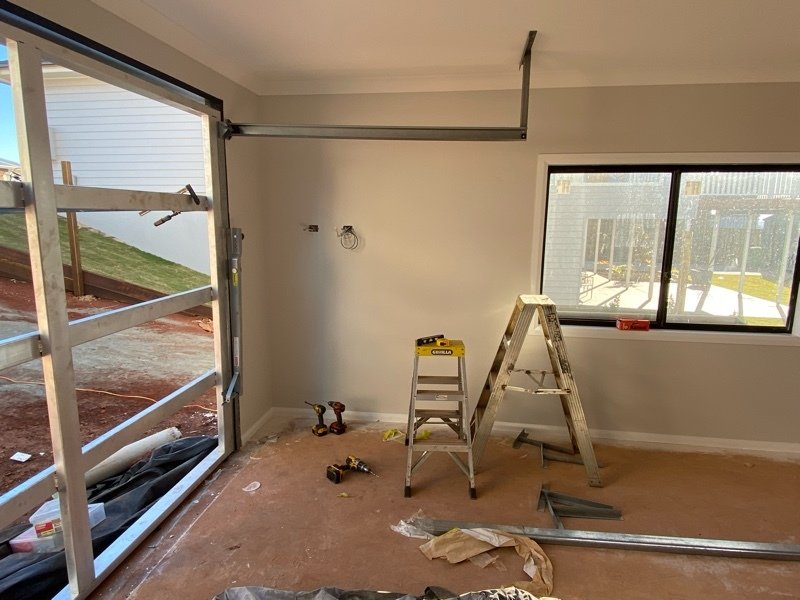 in progress N/A Powder-coated Steel Tilt Door – Tilt Door + Motor, Kleinton
