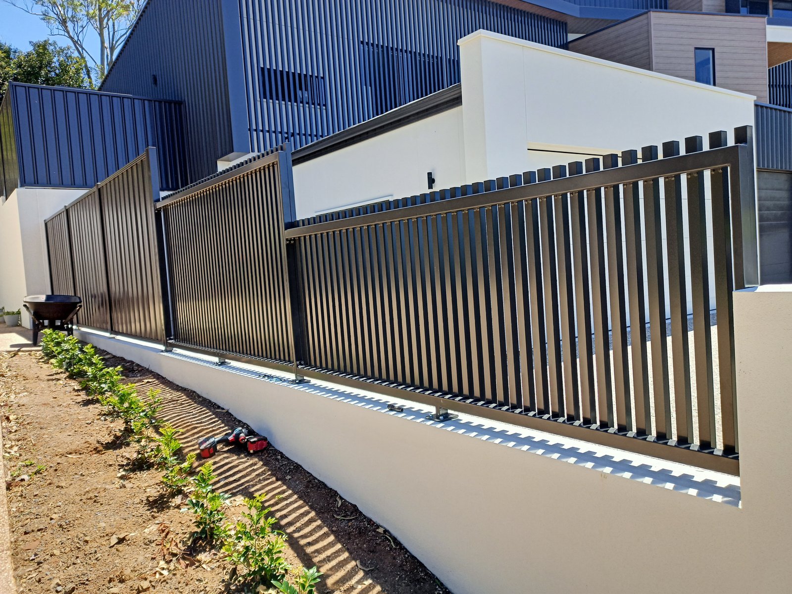 detail Bronze Powder-coated Aluminium Sliding Gate – Aluminium Sliding gate, Prince Henry Heights