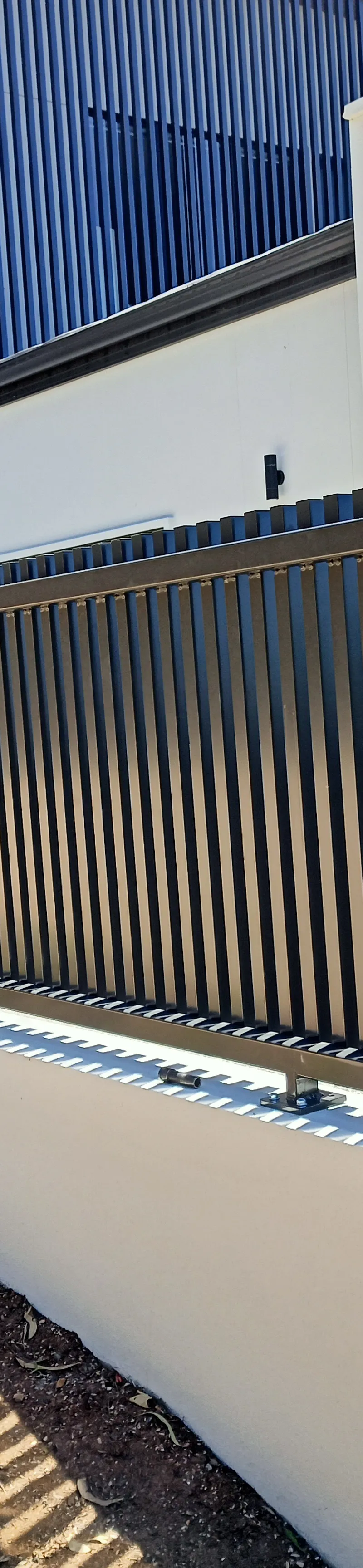 detail Bronze Powder-coated Aluminium Sliding Gate – Aluminium Sliding gate, Prince Henry Heights